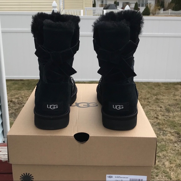 UGG Classic Galaxy Bling Short - Picture 3 of 7